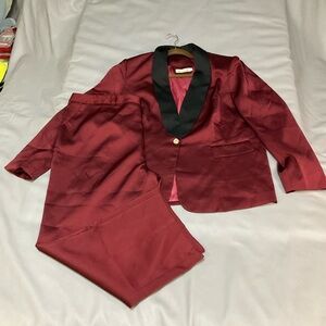 Elegant Burgundy Tuxedo with Black Lapel